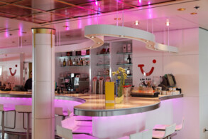 TUI Bar
