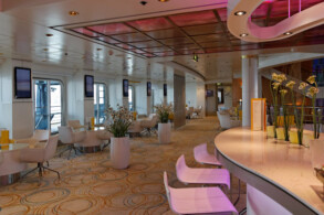 TUI Bar