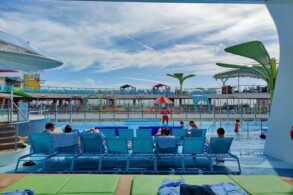 Royal Bay Pool, Chill Island