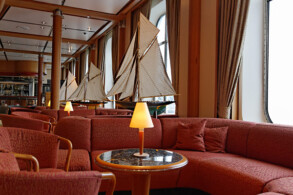 Clipper Lounge