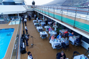 BBQ-Dinner am Pooldeck