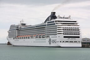 Aussendecks und Schiff