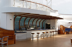 Waves Bar