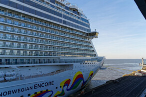 Norwegian Encore in Bremerhaven