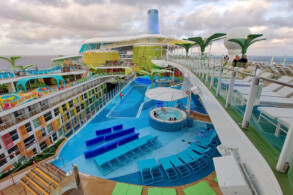 Royal Bay Pool, Chill Island