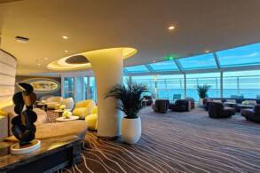 Yacht Club Top Sail Lounge