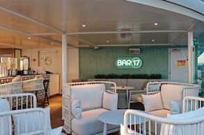 Bar 17