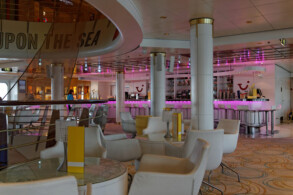 TUI Bar