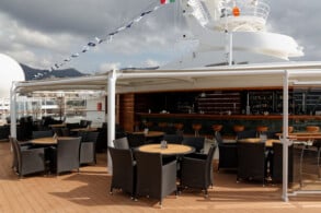Yacht Club Pool Bar
