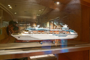 Future Cruise Desk, Business Center