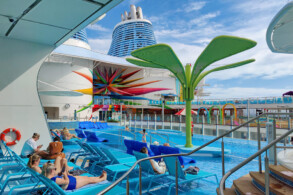 Royal Bay Pool, Chill Island