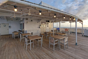 Aussenbereich der Seabreeze-Lounge am Heck