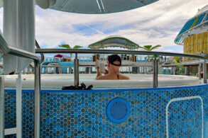 Royal Bay Pool, Chill Island