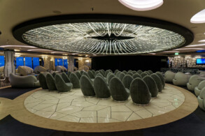 Black & White Lounge