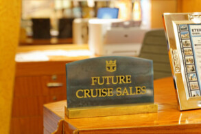 Future Cruise Desk, Business Center