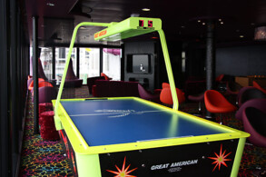 Entourage Teen Lounge