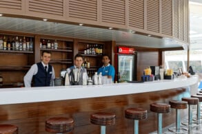 Helios-Bar am Pool