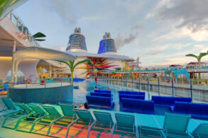 Royal Bay Pool, Chill Island