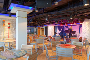5 O'Clock Somewhere Bar