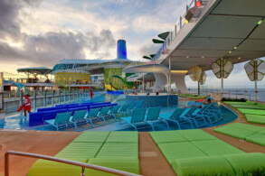 Royal Bay Pool, Chill Island