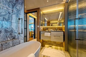 Oceania Suite 11080