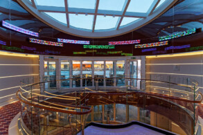 Atrium - Ausgang zum Pooldeck