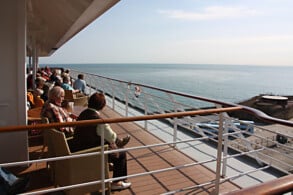 Sonnenliegen am Heck, Deck 13