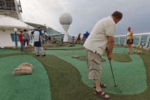 Sports Deck - Minigolf