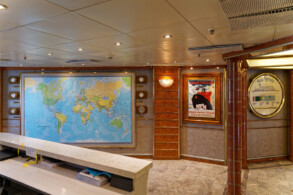 Expedition Desk