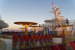 Pool- und Sonnendeck 18