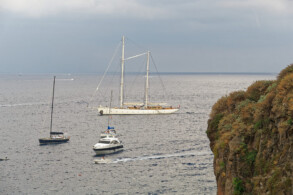 Rhea vor Lipari