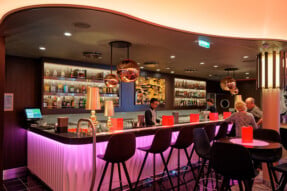 Bars & Lounges