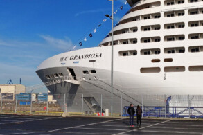 MSC Grandiosa in Hamburg-Steinwerder