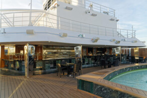 Yacht Club Pool- und Sonnendeck