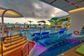 Royal Bay Pool, Chill Island