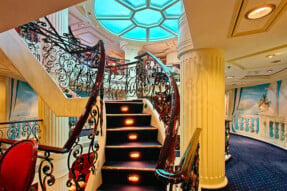 Bars, Lounges, Atrium