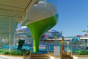 Royal Bay Pool, Chill Island