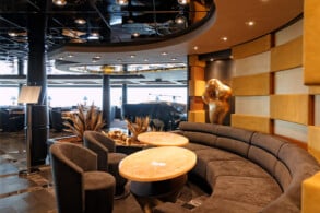 Yacht Club Top Sail Lounge