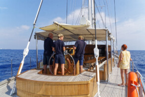 rhea-sailing-classics-aussendecks-heck-07071