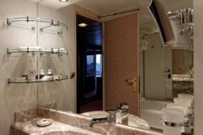 Yacht Club Suite