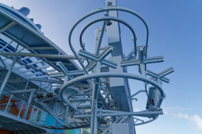 Thrill Island, Crown's Edge