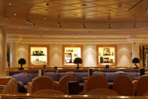 Beverly Hills Bar - Shopping