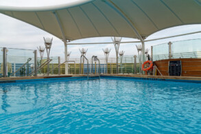 Pool, Sonnendeck