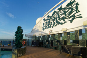Yacht Club Pool- und Sonnendeck