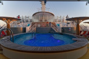 Pool- und Sonnendeck 18