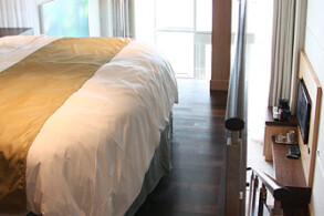 Crown Loft Suite CL 1702