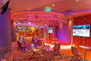 On Air, Karaoke-Bar