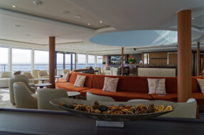 Bars & Lounges