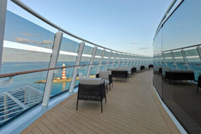 Yacht Club Top Sail Lounge