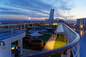 Sonnen- und Pooldeck